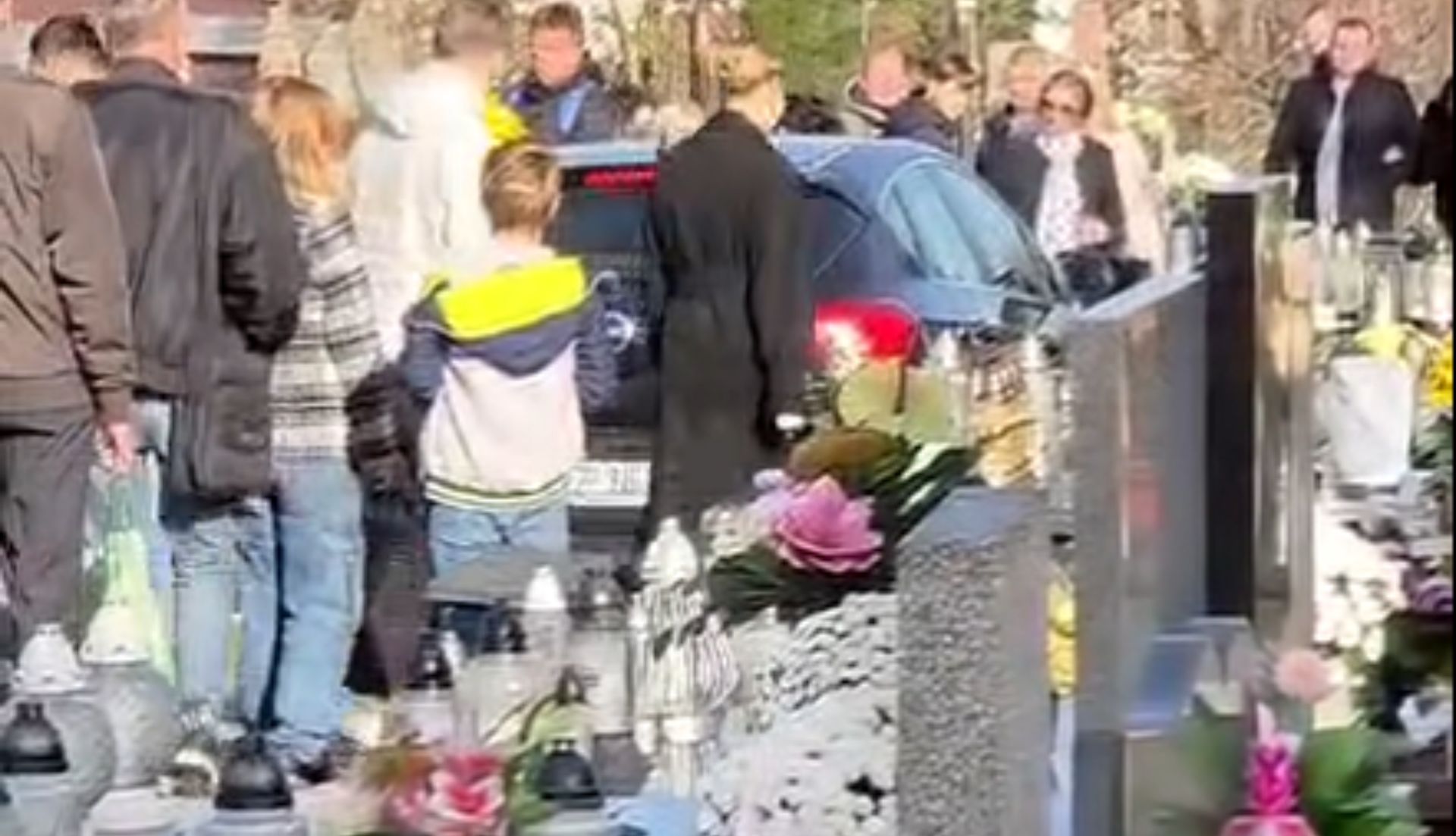 Sceny na cmentarzu. Ludzie łapali się za głowy we Wszystkich Świętych