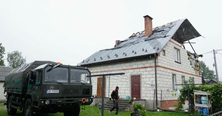 "Trzeba zrównać z ziemią". Wójt mówi o zniszczonym domu w Wyrykach
