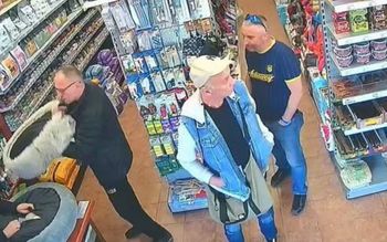 "Klienci roku". Trzech mężczyzn przyłapanych w sklepie zoologicznym