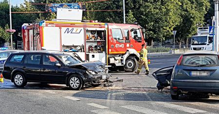 Groźny wypadek w Łukowie. Kamera monitoringu nagrała moment zderzenia