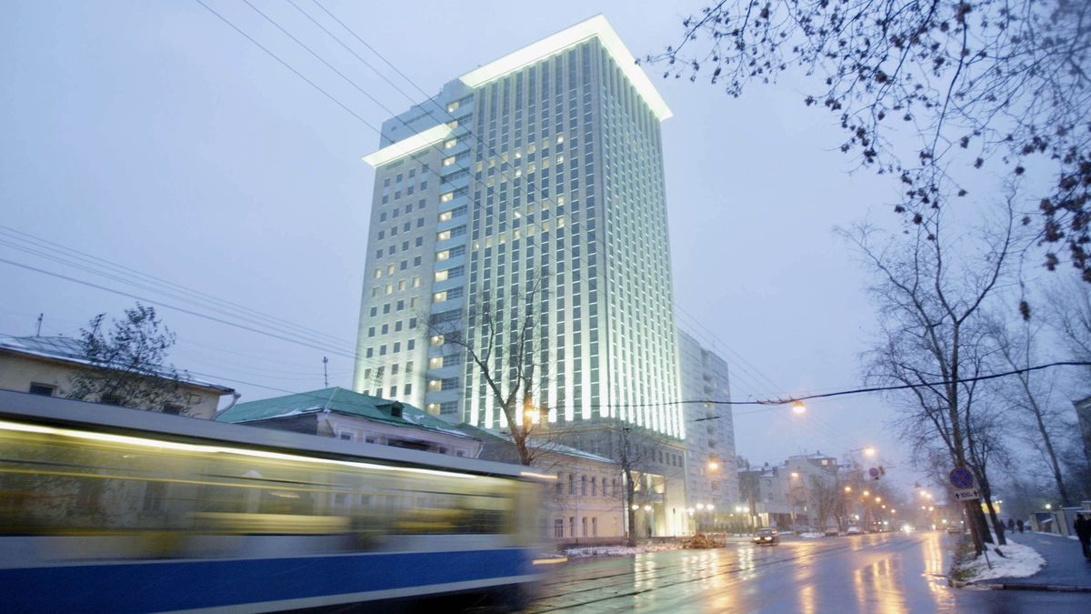 Centrala Jukosu, Moskwa, 2003 rok