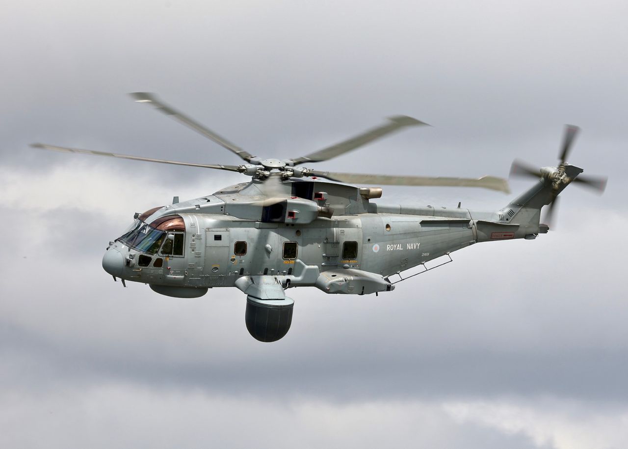 Hubschrauber Merlin HM2 mit abgesenktem Crowsnest-Radar