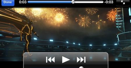 Odtwarzanie zminimalizowanego wideo w Safari na iOS