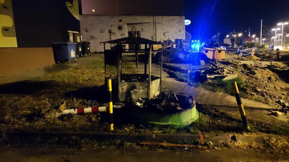 Nocny pożar kontenerów na śmieci przy ul. Montażowej