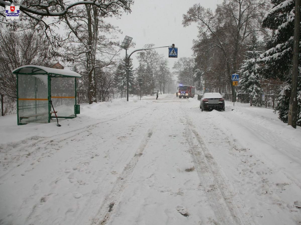 Potrącenie 14-latki przed szkołą. Policja zatrzymała jedną osobę