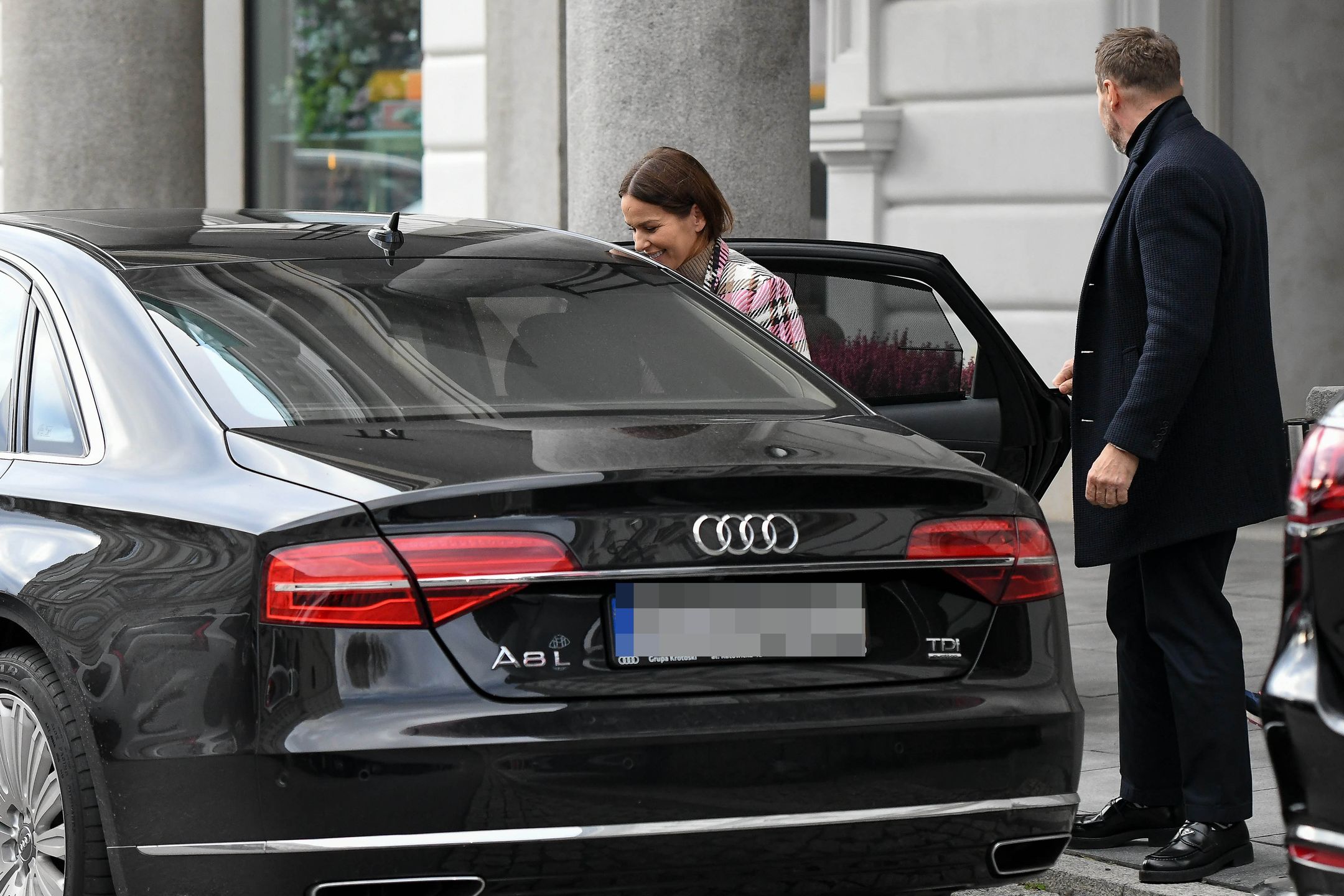 Paulina Sykut-Jeżyna z rodziną na mieście