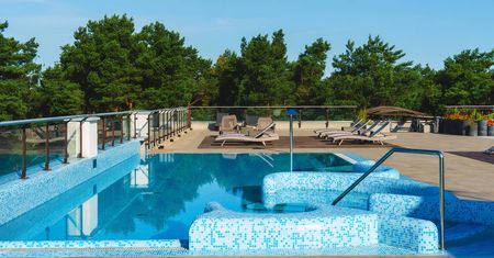 Ten hotel tylko dla dorosłych co roku przyciąga tłumy. Blisko plaży, teraz niższe ceny