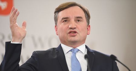 Minister Ziobro chce zmian w rozwodach, żeby "chronić instytucję małżeństwa". Psycholożka komentuje jego działania