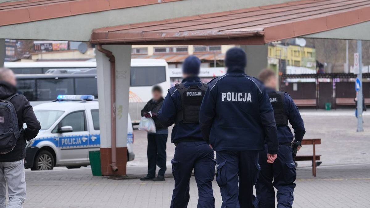 Interwencja policji na terenie dworca autobusowego przy al. Tysiąclecia w Lublinie
