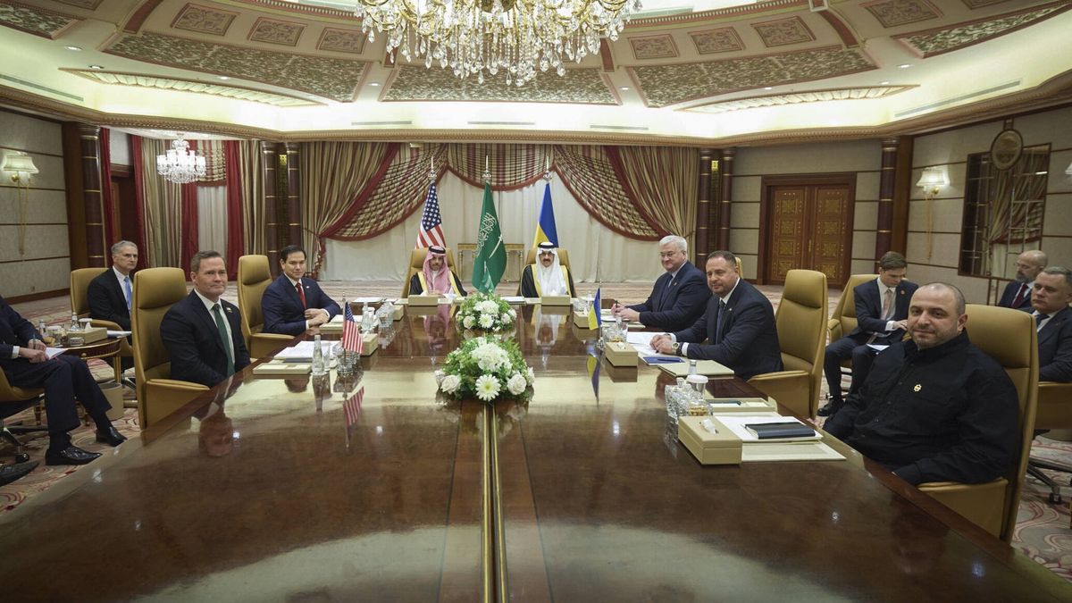 Wtorkowe rozmowy w Arabii Saudyjskiej sa komentowane na całym św