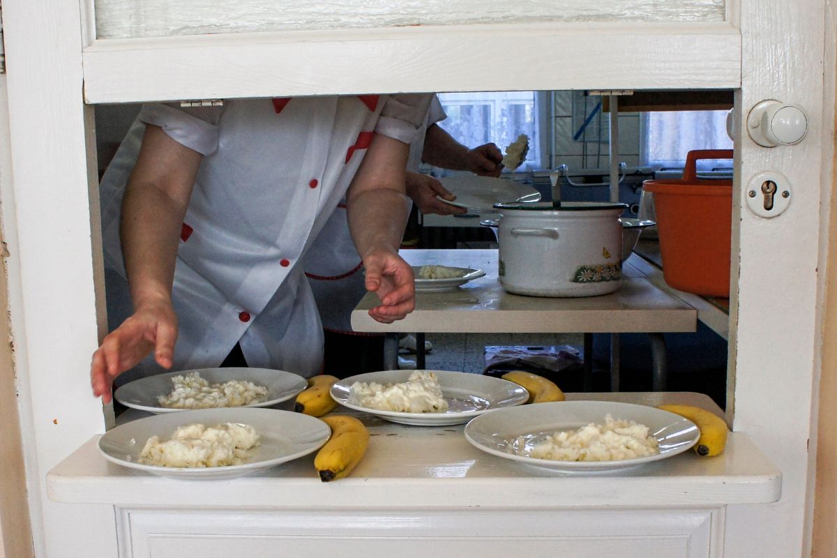Absurdy nowych zasad żywienia w szkołach. "Podwójne standardy"