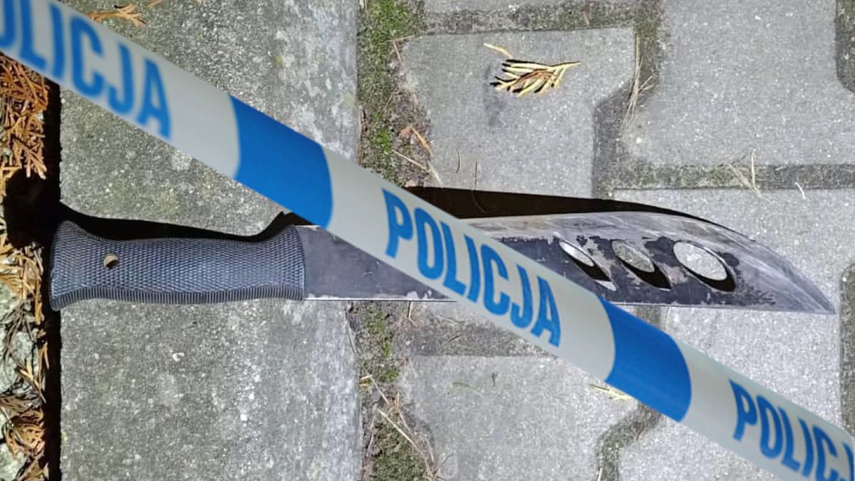 Grupa młodych ludzi zaatakowała mężczyzn na stacji benzynowej 