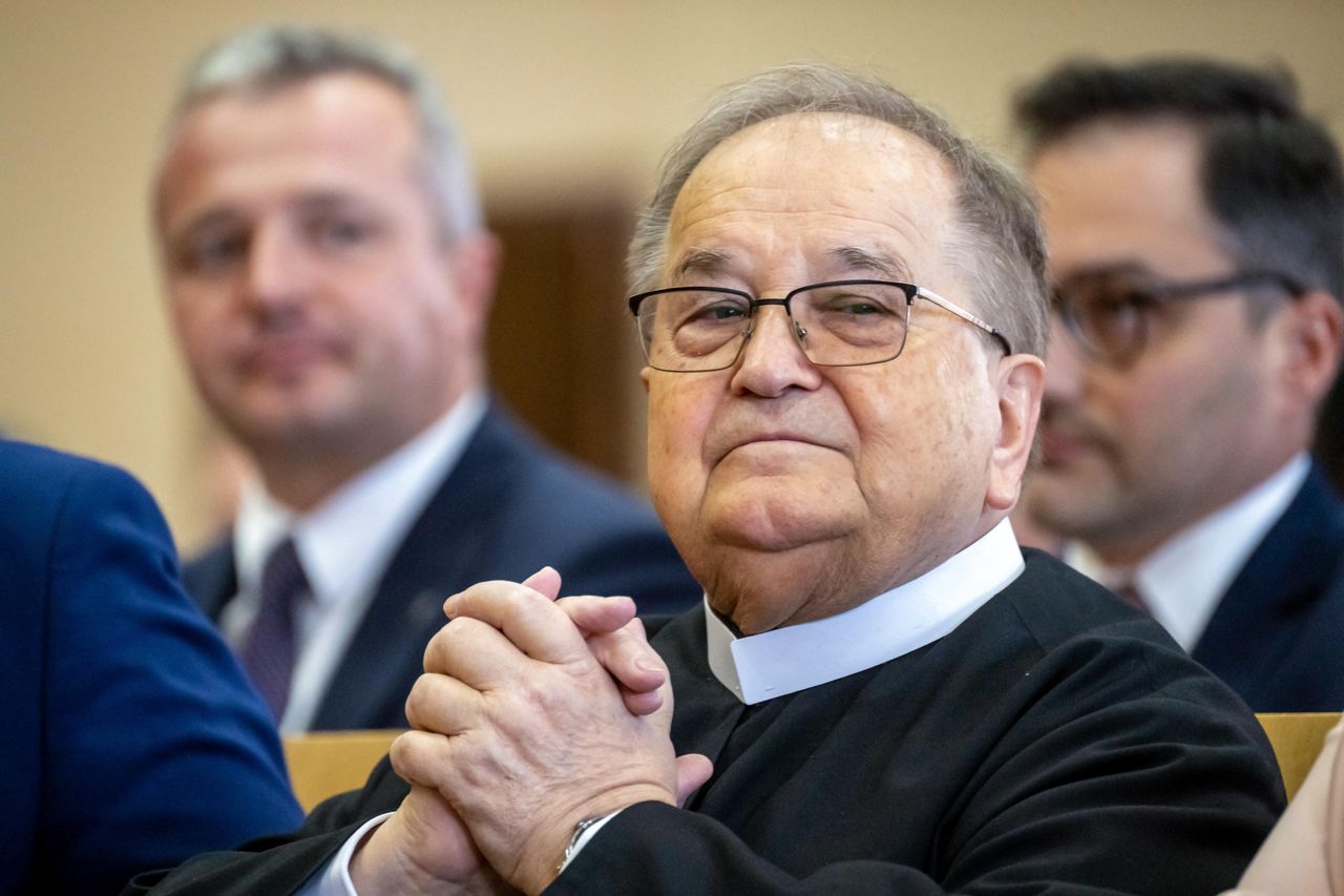 Nowe ustalenia ws. miecza dla o. Rydzyka. Ekspertyza z Niemiec mówi jasno