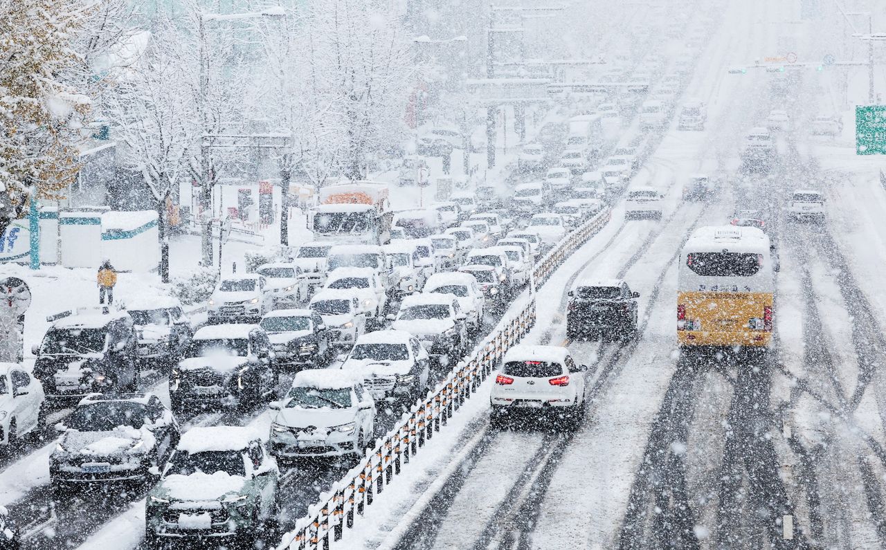 South Korea brought to a standstill by record-breaking snowstorm