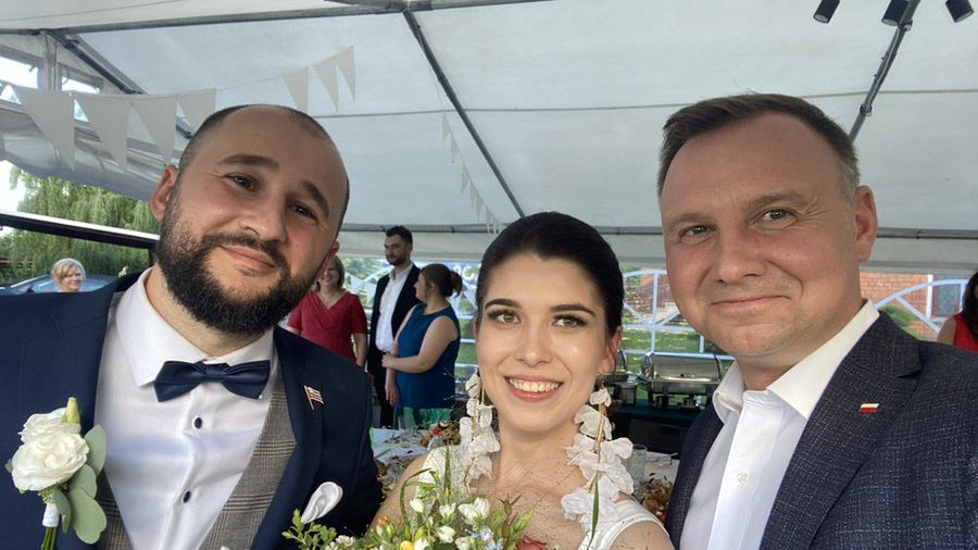 Andrzej Duda pojawił się na weselu internauty, który dla żartów oznaczył go w poście