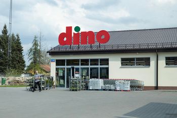 Wystawili przed Dino. To absolutna nowość. Klienci mocno zdziwieni