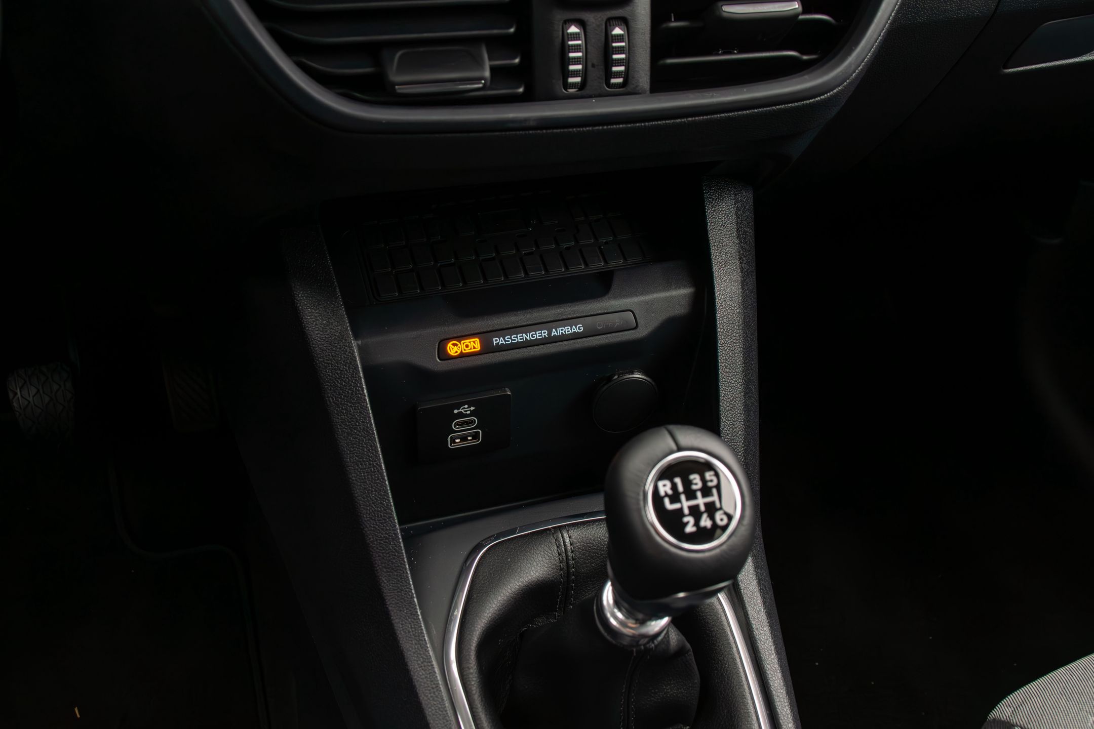 Ford Tourneo i Transit Courier 2024