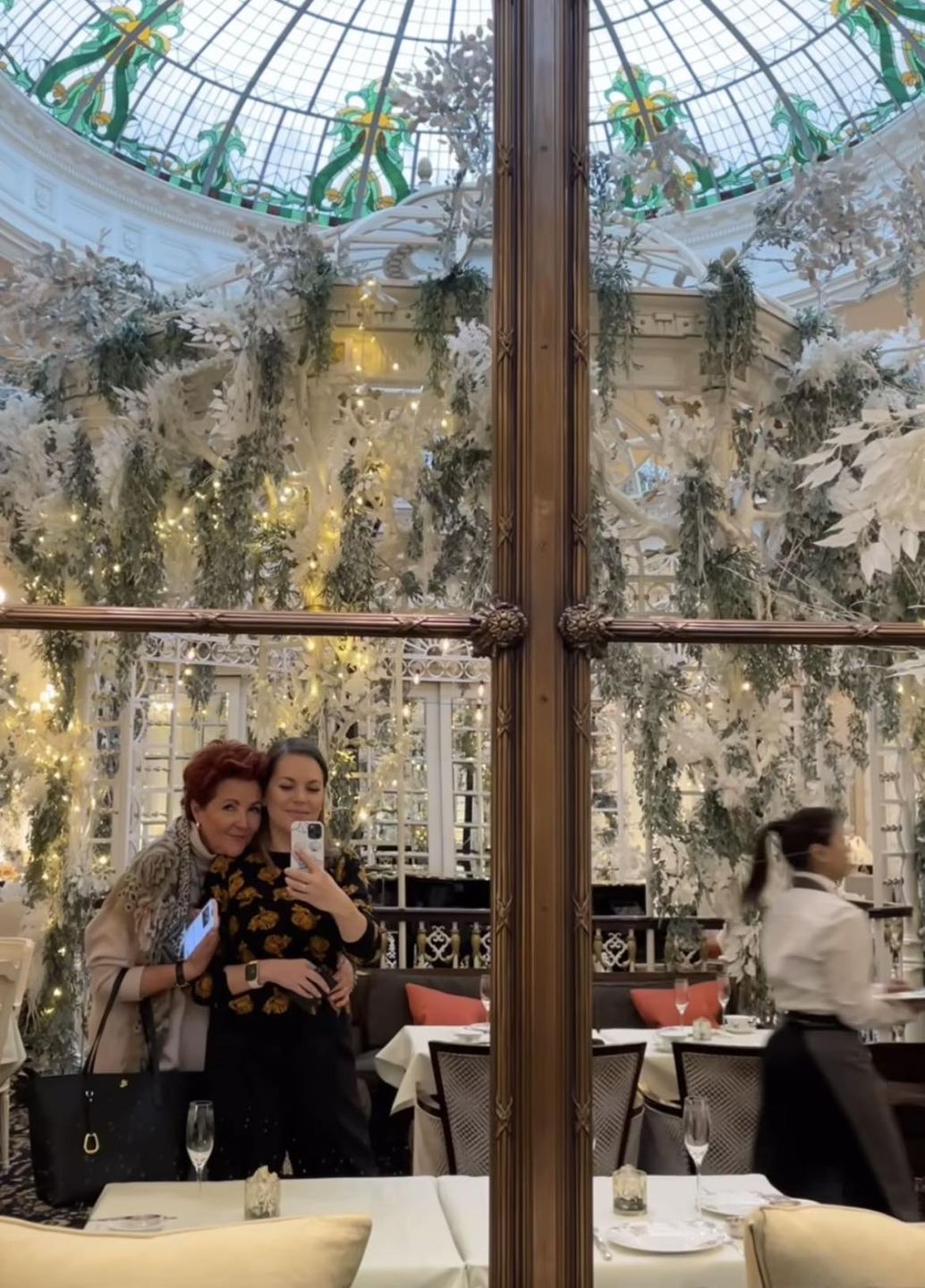 Aleksandra Kwaśniewska relacjonuje premierę finału "The Crown"