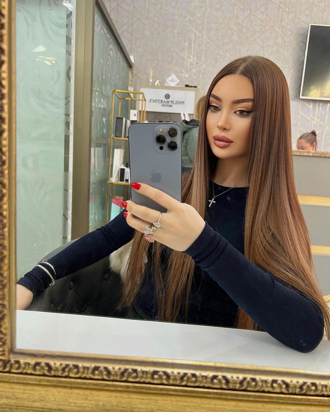 Gruzińska influencerka przerabia zdjęcia własnych córek? Internauci są zniesmaczeni