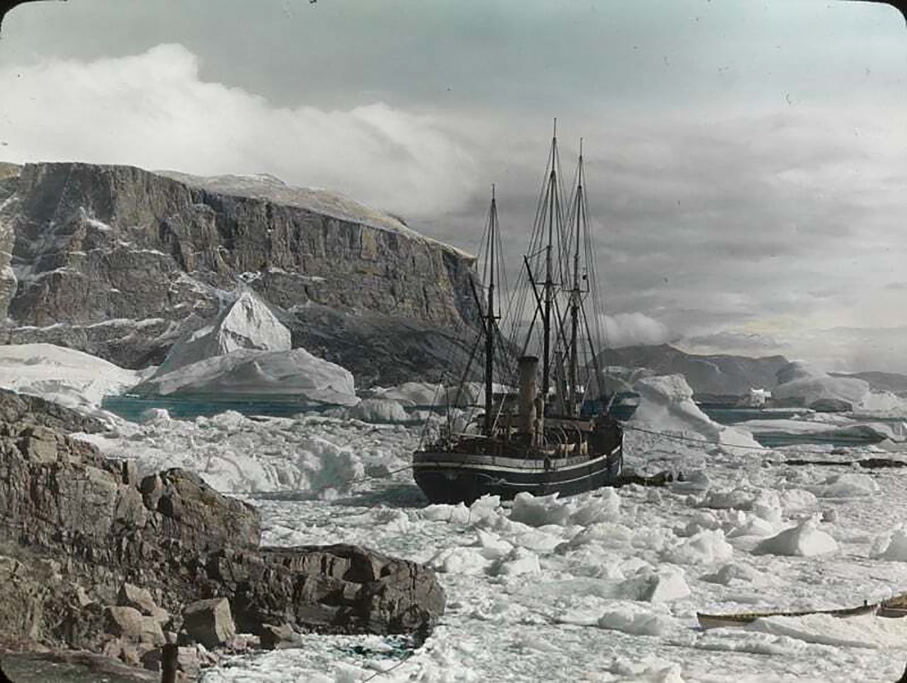 Kolorowe zdjęcia z wyprawy na Grenlandię sprzed 100 lat zapierają dech w piersi