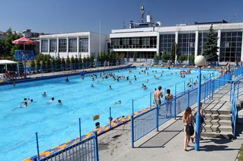 Chwiałka otwiera sezon. Letni basen znów będzie do dyspozycji pływaków i miłośników aktywności