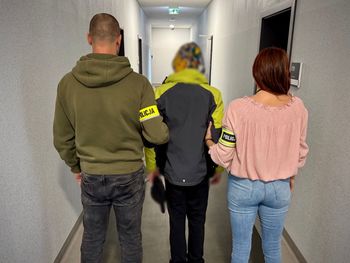 Piła: 14-latek wywołał alarmy w pięciu szkołach. Ewakuowano ponad tysiąc osób