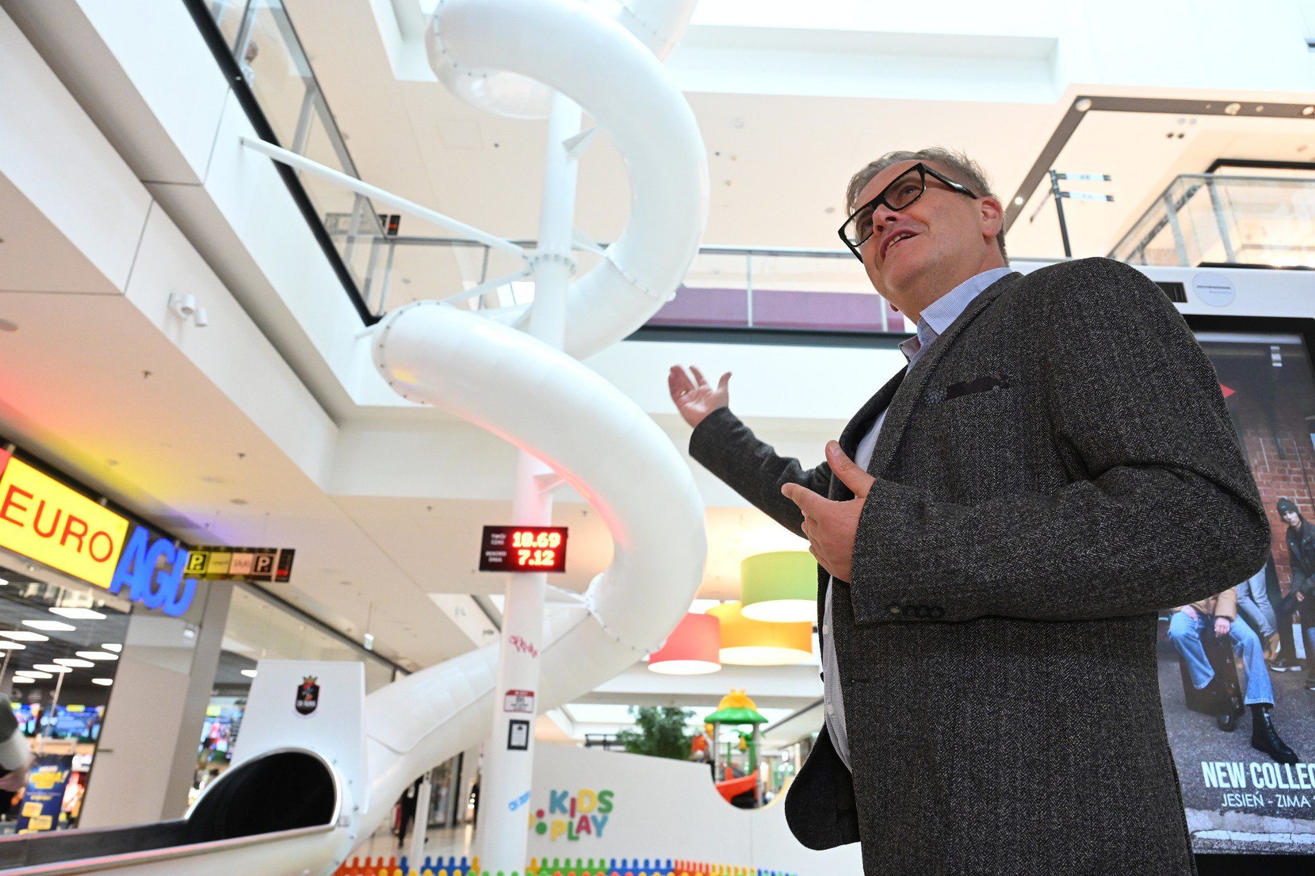 Dyrektor galerii Tomasz Rurarz podkreśla, że najlepsze miesiące dopiero przed galerią, a &#34;rura&#34; dopiero się rozkręca.