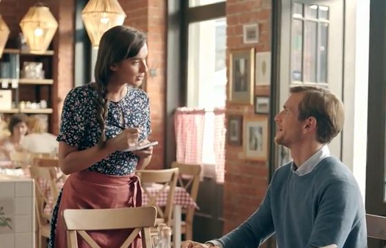 Kurs włoskiego w restauracji reklamuje eKonto w mBanku (wideo)