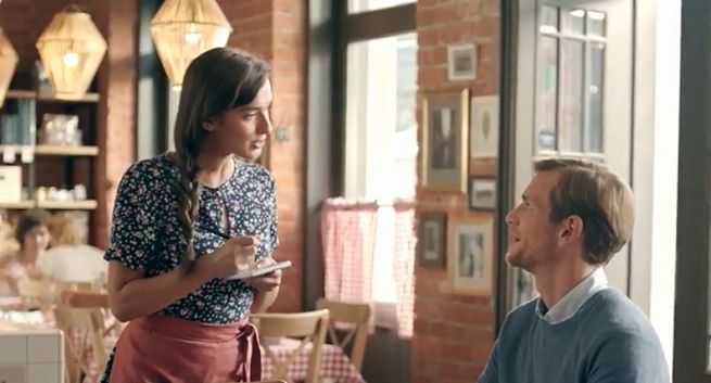 Kurs włoskiego w restauracji reklamuje eKonto w mBanku (wideo)