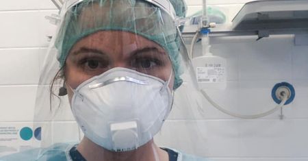 Pielęgniarka ze szpitala tymczasowego o chorych na COVID. Jej słowa przerażają