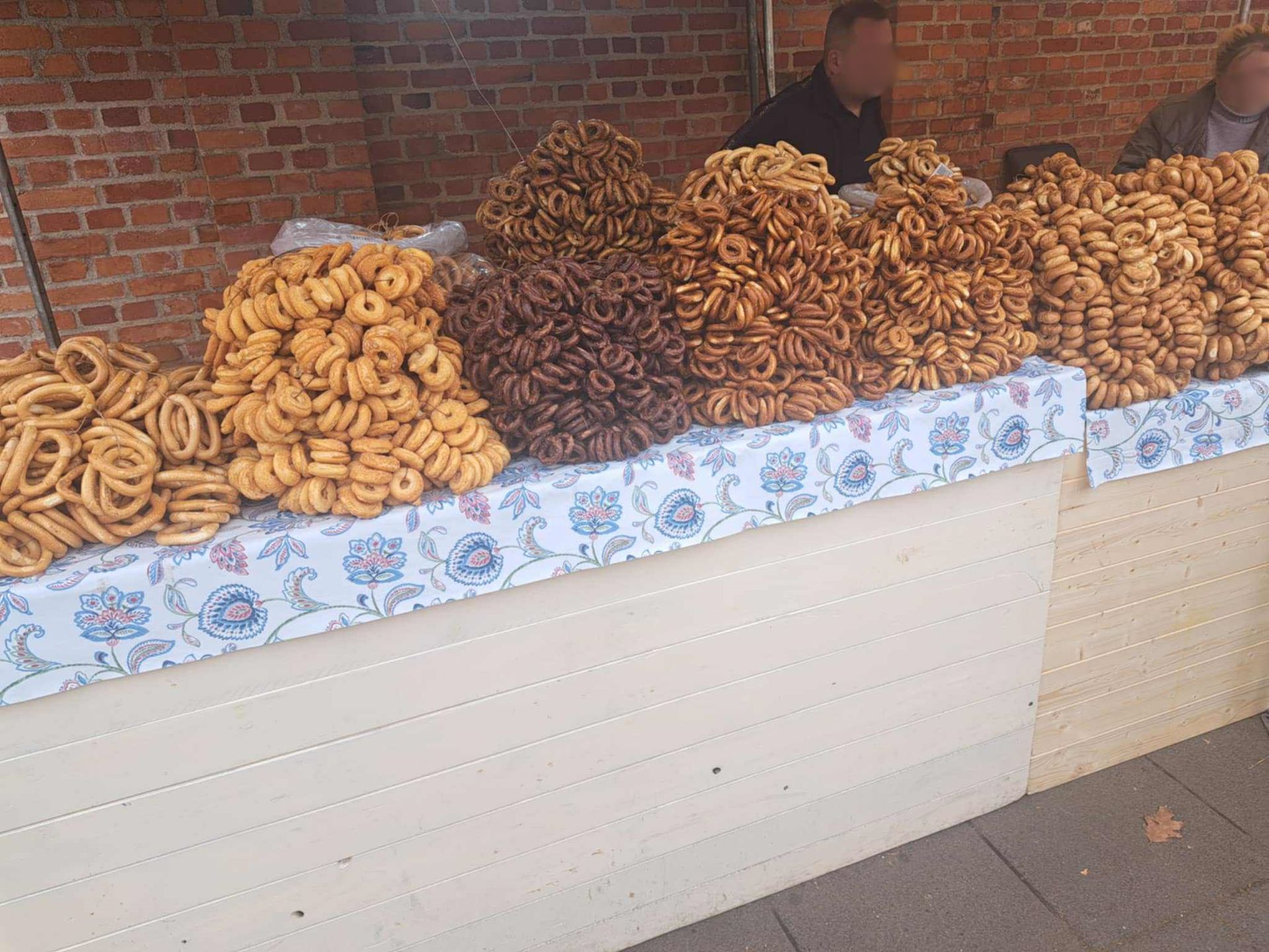 Oto, co można kupić przy cmentarzu