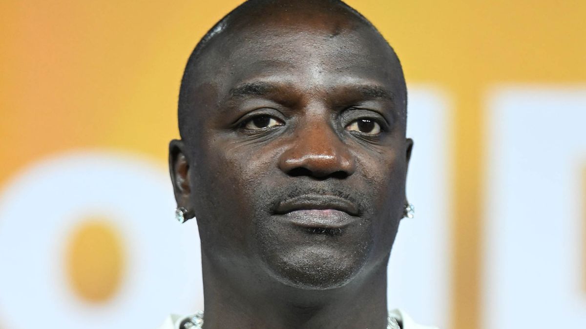 Akon został aresztowany i szybko wypuszczony.