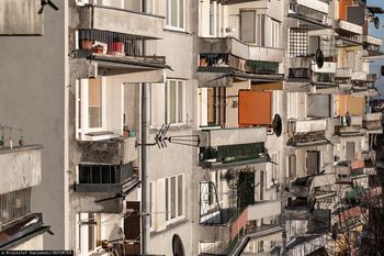 Sypiący się balkon. Kto płaci za remont? Rząd szykuje ważne zmiany