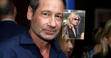 David, to ty? Aktor w blond peruce i koronkowym negliżu