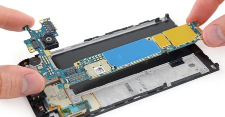 LG G5 rozebrany przez iFixit - modułowy smartfon od środka