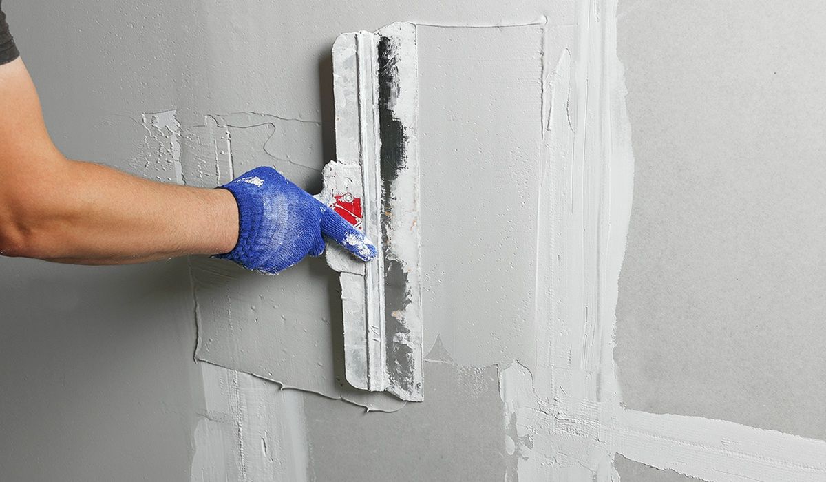 Jak idealnie wygładzić ściany? Eksperci zdradzają triki fachowców