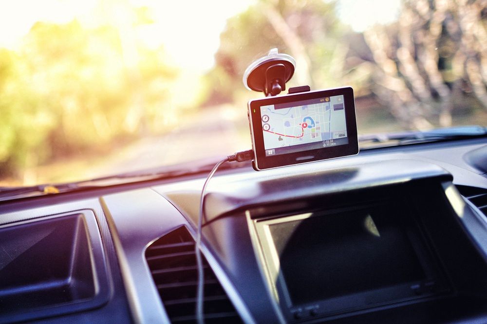 nawigacja samochodowa gps samochód wakacje droga jazda samochodem