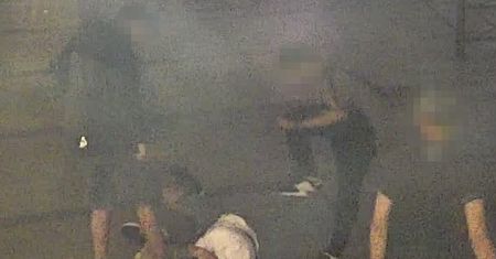 Chwile grozy przed Galerią Krakowską. Wszystko nagrały kamery monitoringu