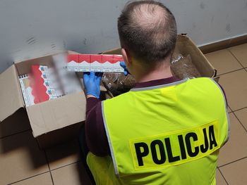 Koło: Ponad 30 tysięcy papierosów bez akcyzy. W mieszkaniu 61-latka