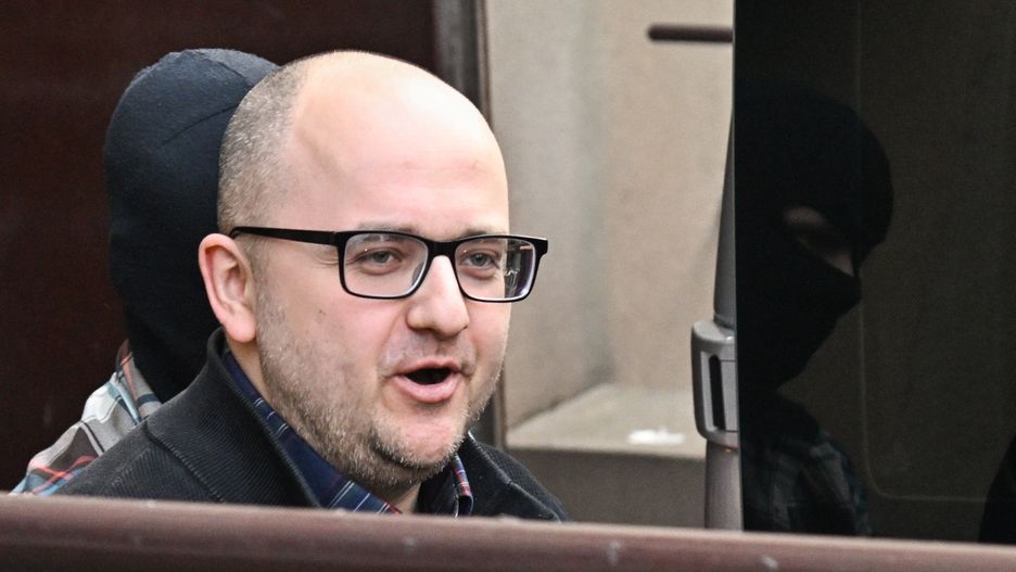 Dariusz Matecki
Warszawa, 08.03.2025. Pose� PiS Dariusz Matecki wyprowadzany z S�du Rejonowego dla Warszawy-Mokotowa, 8 bm. S�d zastosowa� wobec podejrzanego Dariusza Mateckiego tymczasowe aresztowanie na okres 2 miesi�cy. (mr) PAP/Radek Pietruszka ***UWAGA!!! Jest zgoda na publikacj� danych osobowych i wizerunku!!!*** 
***Do tego materia�u zdj�ciowego dost�pna jest r�wnie� depesza w systemie CSI, pt.: S�d: dwa miesi�ce aresztu dla Dariusza Mateckiego***
Radek Pietruszka
aresztowanie, dariusz matecki, dwumiesi�czny areszt, immunitet, oskar�ony, pis, podejrzany, portret, pose�, posiedzenie aresztowe, S�d Rejonowy, wyprowadzenie, zarzutu