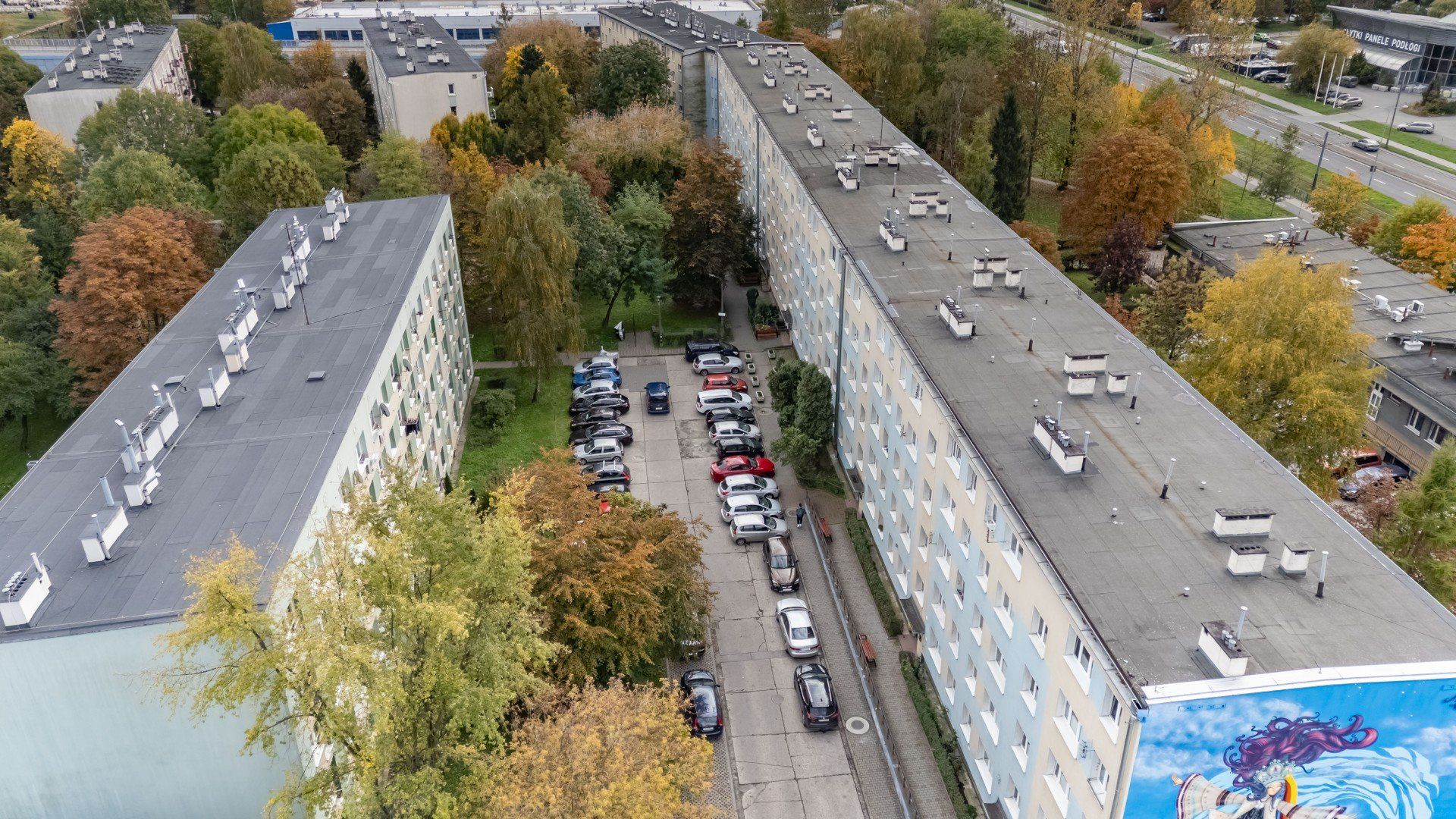 Mieszkańcy i radni z Podgórza wnioskują o rozszerzenie strefy płatnego parkowania o tereny w rejonie dworca Kraków Płaszów. 