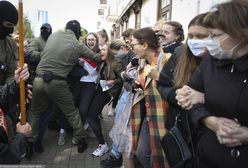 Białoruś. Milicja brutalnie rozbiła pochód kobiet w Mińsku