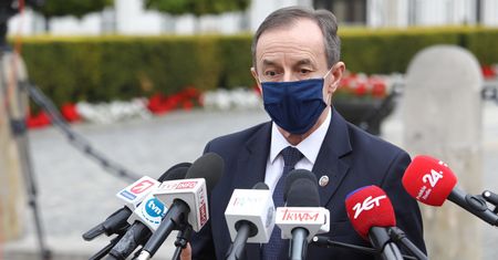 Senat przesuwa posiedzenie izby. Senator PSL zakażony koronawirusem