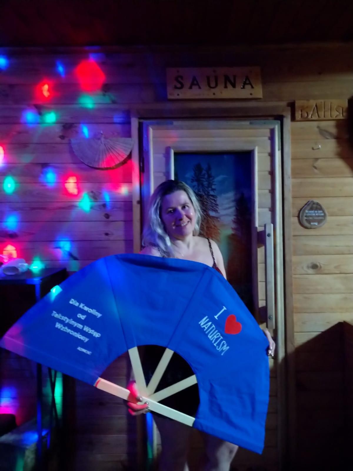 "Sauna wspaniale otwiera" - mówi Karolina