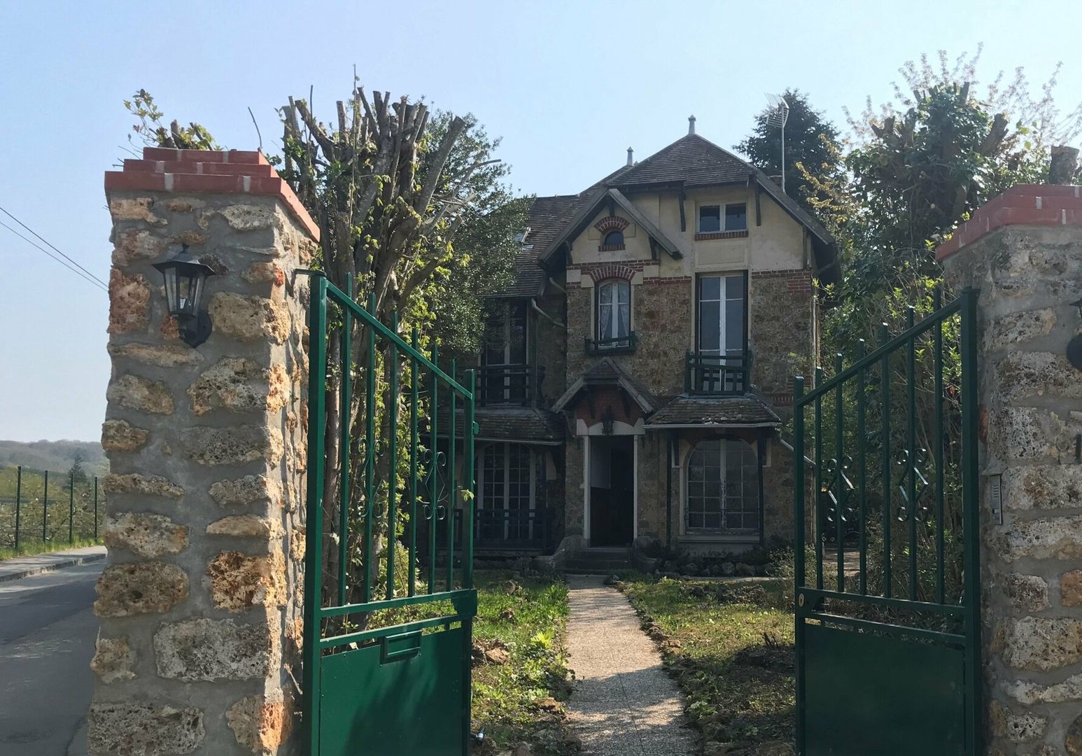 Dom Skłodowskiej-Curie wystawiony na sprzedaż. Kosztuje majątek