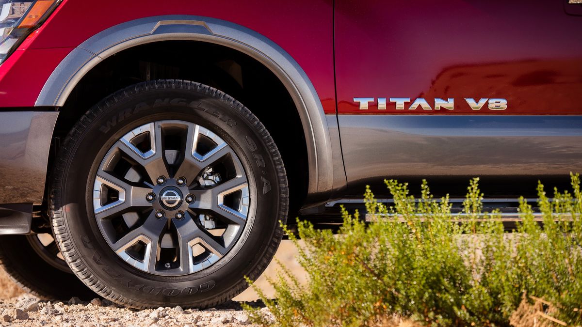 Na rynku północnoamerykańskim w wielu samochodach podstawowym źródłem napędu jest benzynowy silnik V8. Diesle służą do pracy, a hybrydy na zakupy. To "trochę" inna motoryzacja niż w Europie.