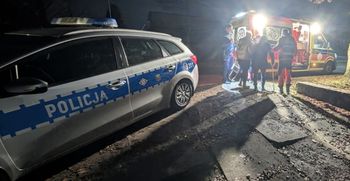 Kluczbork: Czujność policjantów uratowała życie. 87-latek został przygnieciony regałem