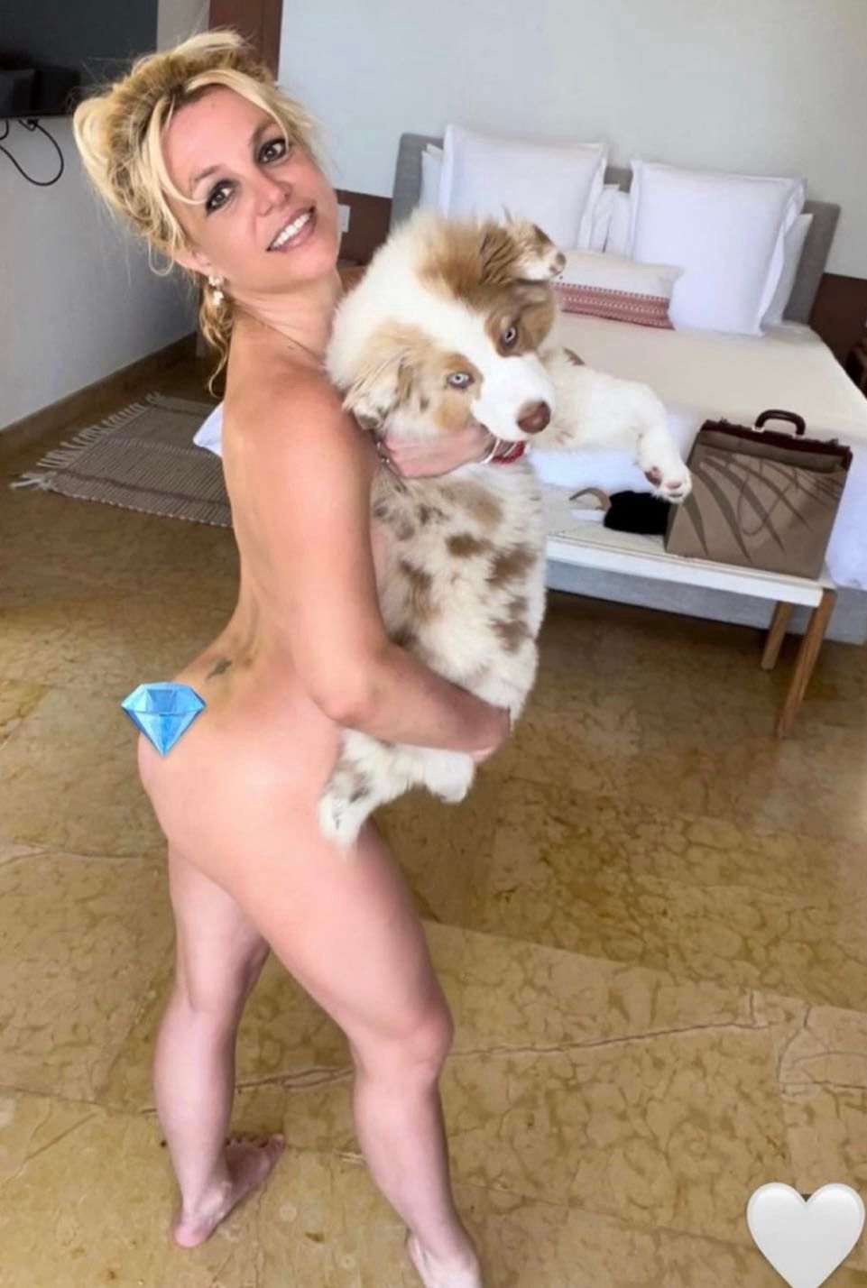 Britney Spears pozuje nago z psem