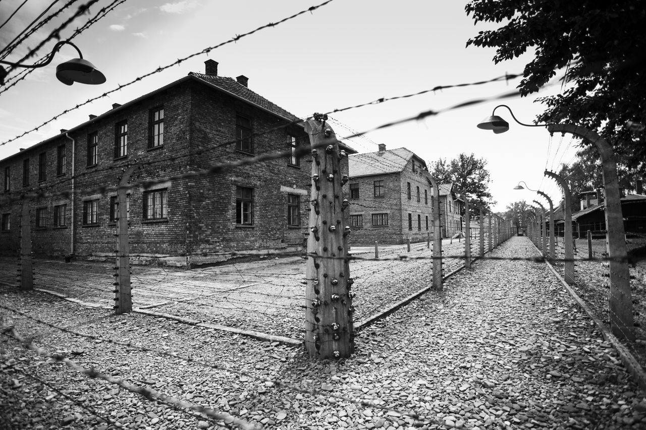 Uciekł z Auschwitz w mundurze SS, razem z ukochaną. Jak im się to udało?