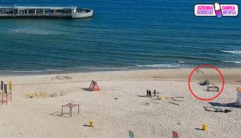 Ujęcie z plaży w Kołobrzegu. Taki widok tuż przy brzegu